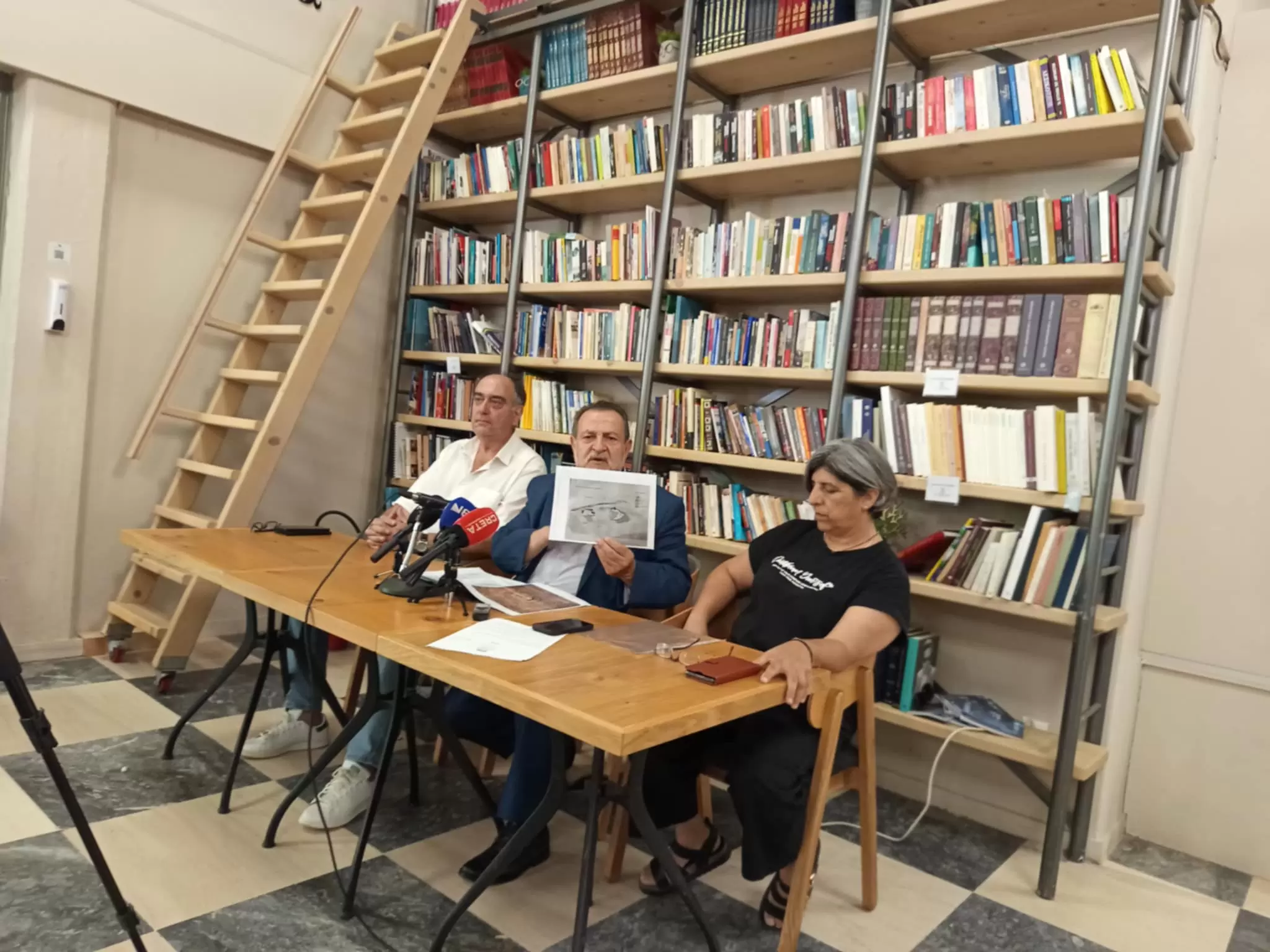 Ξεκάθαρη προειδοποίηση Κεγκέρογλου προς κυβέρνηση:  «Αν δεν προστατέψετε το μνημείο στο Λόφο Παπούρα, βάζετε σε περιπέτειες το έργο του αεροδρομίου»!