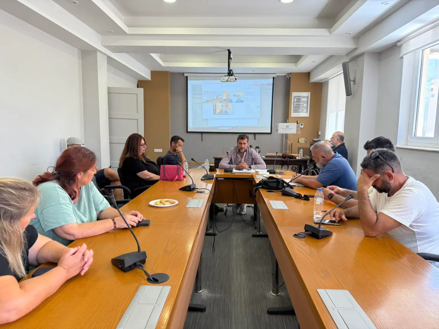 Συνάντηση Αντιπεριφερειάρχη Λασιθίου με εκπροσώπους των τοπικών κοινοτήτων των πυρόπληκτων περιοχών του Δήμου Ιεράπετρας