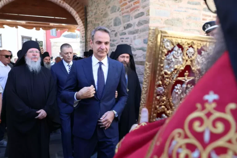 Στο Άγιον Όρος ο Μητσοτάκης: «Στηρίζω την πνευματική αποστολή σας» – Ανακοίνωσε έργα 100 εκατ. από ΕΣΠΑ