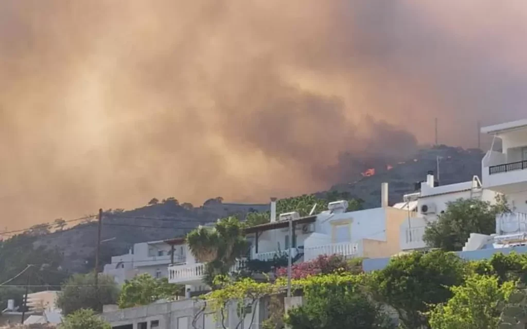 Νέο μήνυμα μέσω 112 για περιοχές της Ιεράπετρας – Διάσπαρτες αναζωπυρώσεις