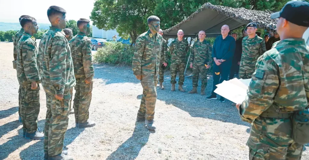 Σειρά από μεταρρυθμιστικές τομές στη στρατιωτική θητεία και στην οργανωτική δομή των Ενόπλων Δυνάμεων