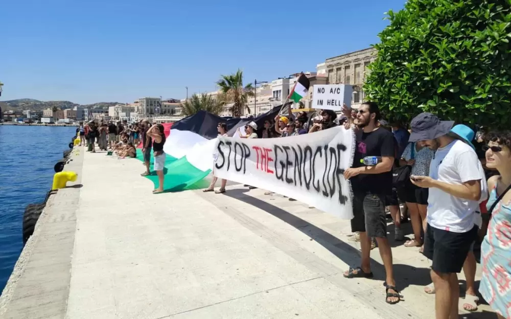 Διαδηλωτές στη Σύρο μπλόκαραν την αποβίβαση Ισραηλινών τουριστών από κρουαζιερόπλοιο