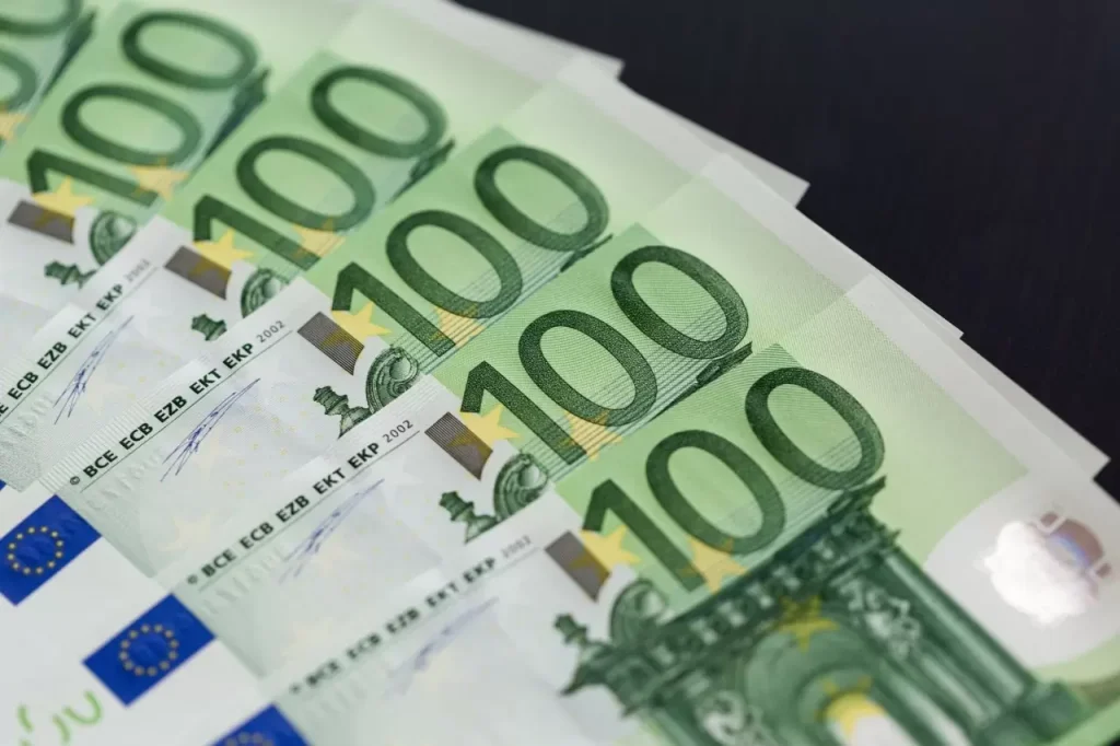 ΕΚΤ: Αλλάζει τα χαρτονομίσματα του ευρώ – Πότε θα κυκλοφορήσουν