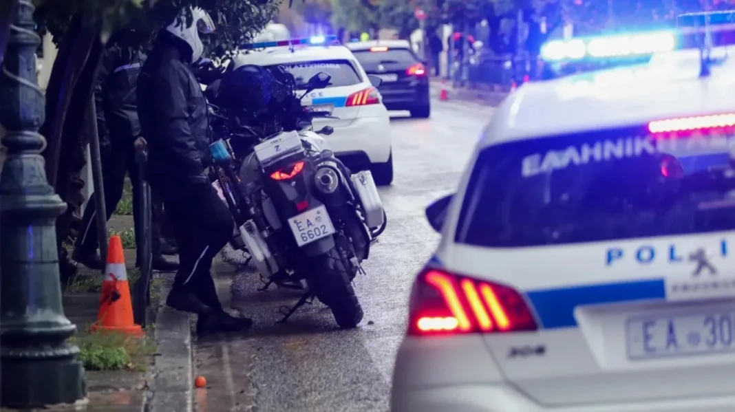 Νεκρό παιδί στο Παλαιό Φάληρο: Εντοπίστηκε η γυναίκα με το καρότσι
