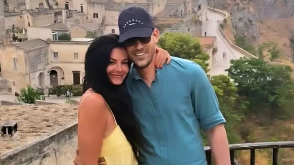 Η Μαρία Κορινθίου στην αγκαλιά του συντρόφου της – Δείτε το στιγμιότυπο