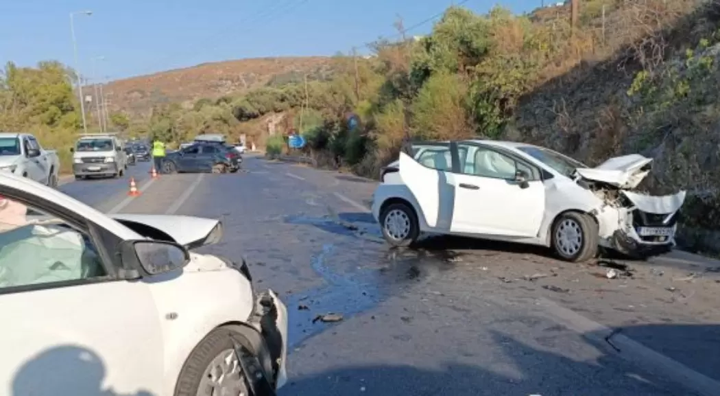Καραμπόλα τριών αυτοκινήτων στον ΒΟΑΚ στα Χανιά με δύο γυναίκες ελαφρά τραυματίες