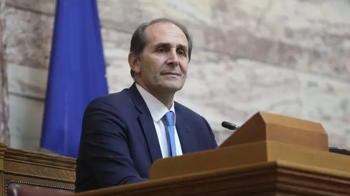 Θλίψη για τον αιφνίδιο θάνατο του Απόστολου Βεσυρόπουλου – Το Σάββατο το «τελευταίο αντίο»