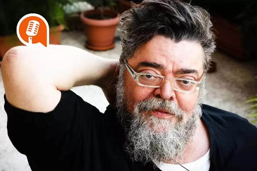 Σταμάτης Κραουνάκης: «Η Κρήτη μου ξυπνά αναμνήσεις – Η μουσική μας βάζει… φωτιά»