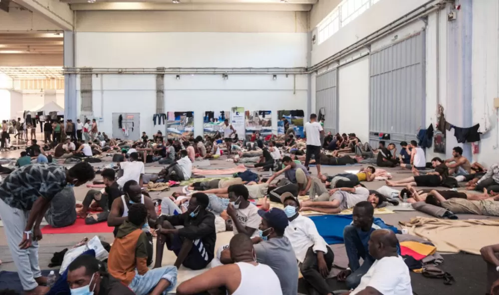 «Καμπανάκι» από τους λιμενικούς για τον χώρο κράτησης μεταναστών στο Κεντρικό Λιμεναρχείο Ηρακλείου