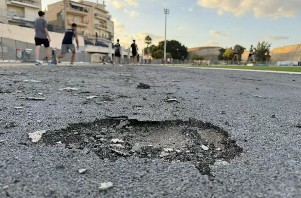 Στάδιο Ελευθερίας: Τάπητας που θυμίζει… σεληνιακό τοπίο