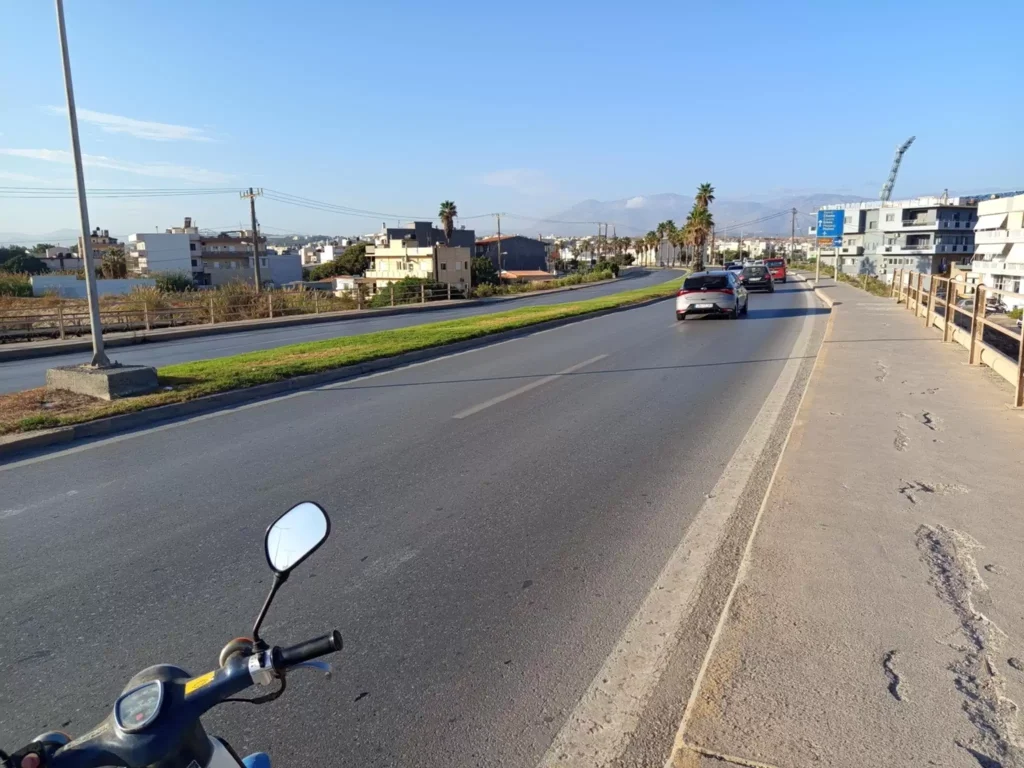 Αυτοψία στην παραλιακή του Ηρακλείου: Υπερβολικές ταχύτητες και κακές υποδομές «σκοτώνουν» τους νέους μας εδώ και δεκαετίες!