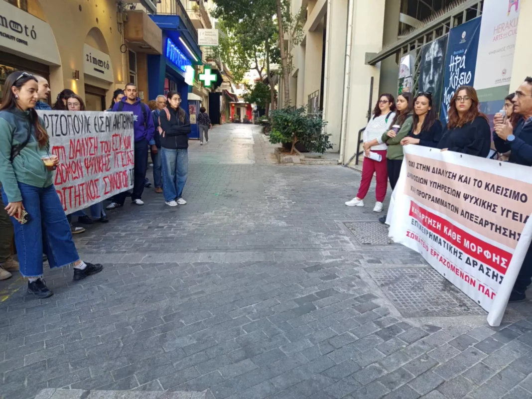«Σε κάθε φιέστα της κυβέρνησης θα είμαστε εμπόδιο» – Οι εκπρόσωποι των υγειονομικών απέδωσαν την απουσία Βαρτζόπουλου στην κινητοποίηση τους