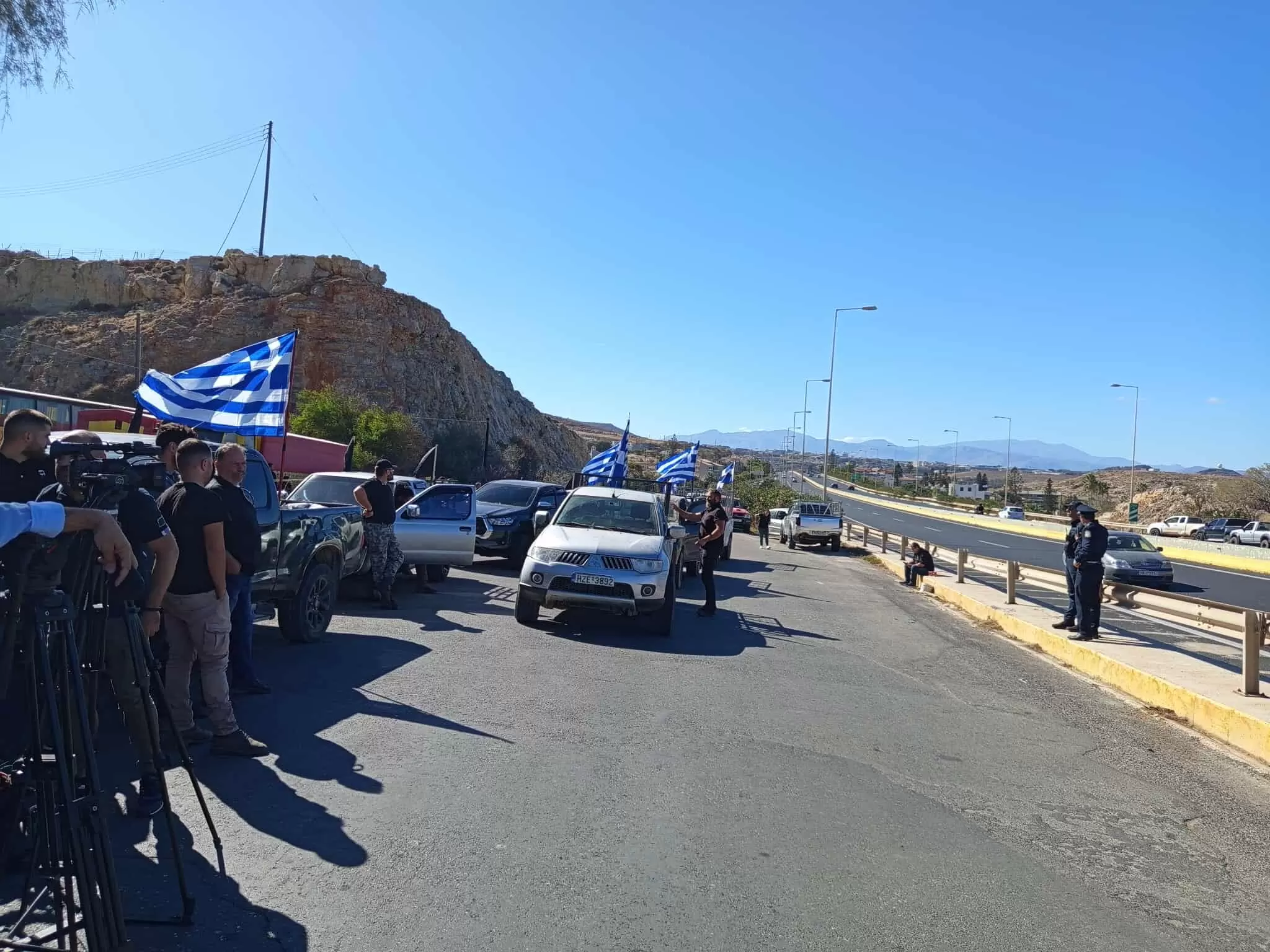 Μηχανοκίνητη πορεία στο Ηράκλειο από τους κτηνοτρόφους – Θα παραμείνουν στα μπλόκα μέχρι τη συνάντηση με τον Χατζηδάκη