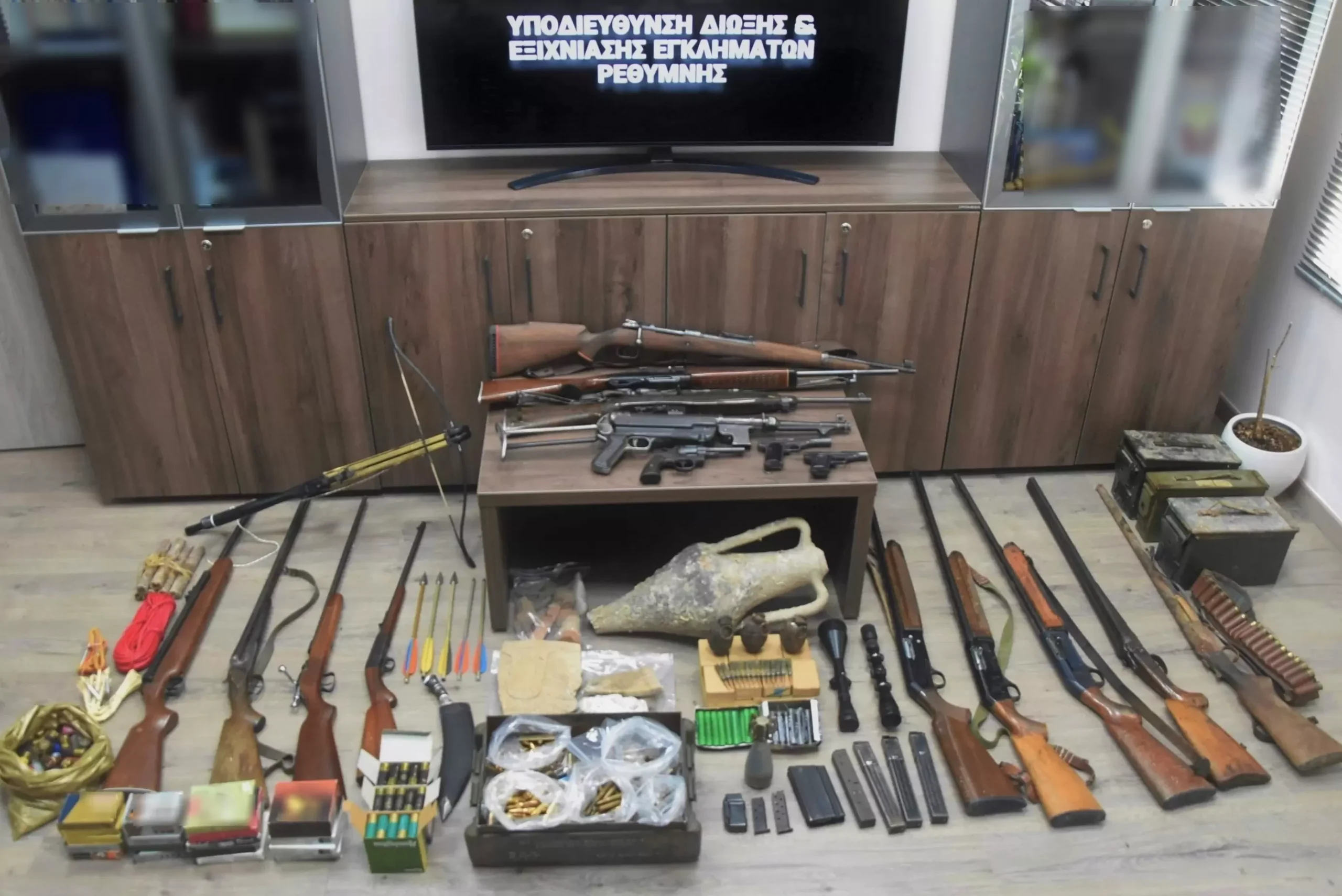 Συνελήφθη ηλικιωμένος που είχε ακόμη και… χειροβομβίδες