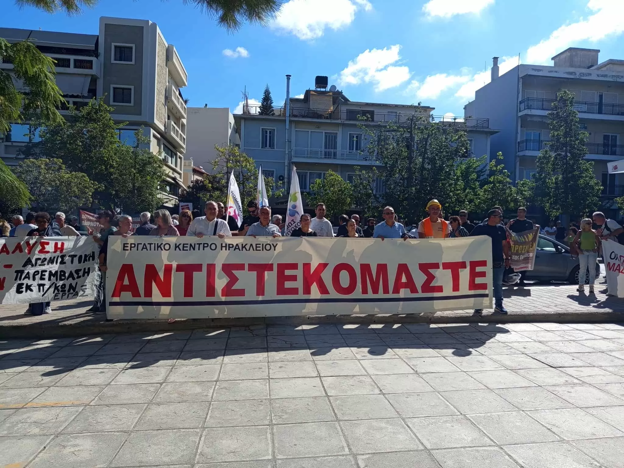 Πλήθος κόσμου στις διαδηλώσεις στο Ηράκλειο κατά του 13ωρου και του Πειθαρχικού – Τρεις διαφορετικές συγκεντρώσεις
