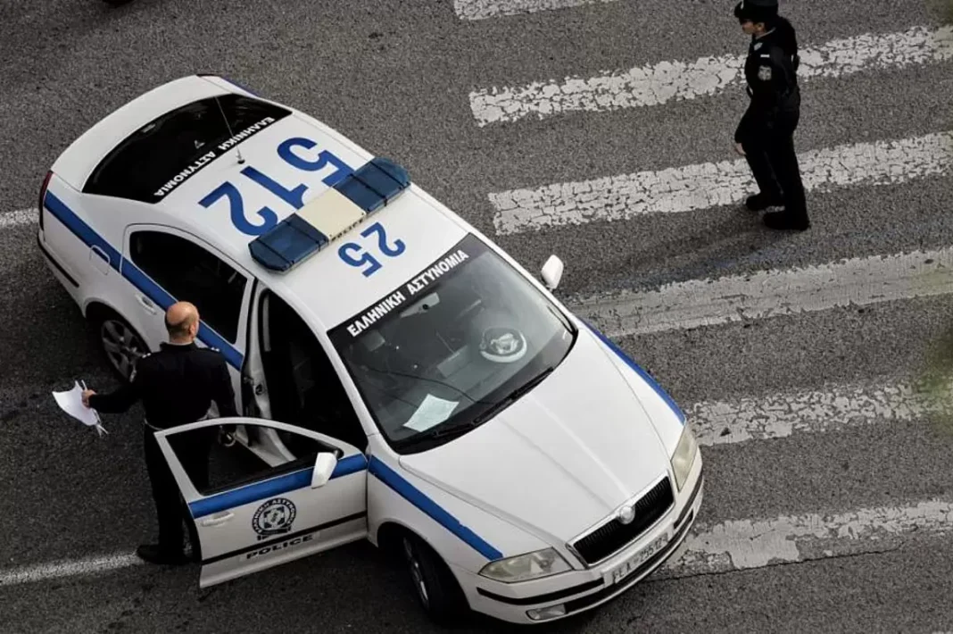 Γλυφάδα: Άστεγος χτύπησε 70χρονη με πέτρα – Είχε αποδράσει 18 φορές από ψυχιατρεία