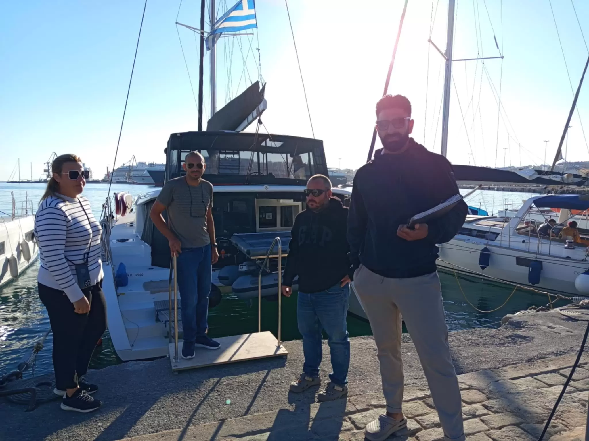 Οργή στο λιμάνι του Ηρακλείου: «Μας διώχνουν από το ενετικό και μας πάνε στο εμπορικό λιμάνι, με κινδύνους για τα σκάφη, τα πληρώματα και τους επιβάτες»