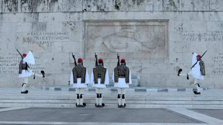 Ένσταση αντισυνταγματικότητας για την τροπολογία για τον Άγνωστο Στρατιώτη από ΠΑΣΟΚ, ΣΥΡΙΖΑ, ΝΕΑΡ, Πλ. Ελευθερίας