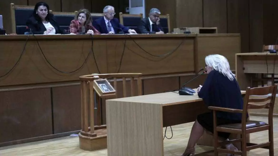 Δίκη Χρυσής Αυγής: Απολογήθηκε η Ελένη Ζαρούλια, αρνούμενη την κατηγορία της διεύθυνσης εγκληματικής οργάνωσης
