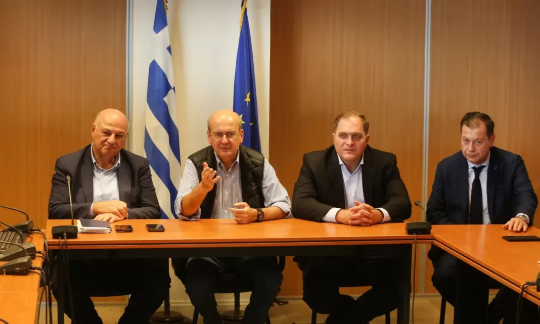 Σύσκεψη κορυφής για τις αγροτικές επιδοτήσεις: Στον ΟΠΕΚΕΠΕ Χατζηδάκης και Τσιάρας