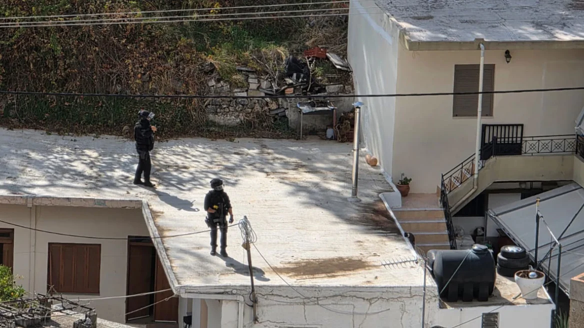 Ψάχνουν στοιχεία για το αιματοκύλισμα τα ΕΚΑΜ-Μία σύλληψη για όπλα