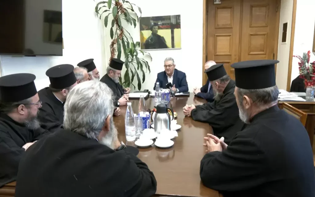 Με τον γ.γ. του ΚΚΕ, Δ. Κουτσούμπα, συναντήθηκε αντιπροσωπεία των κληρικών της Κρήτης