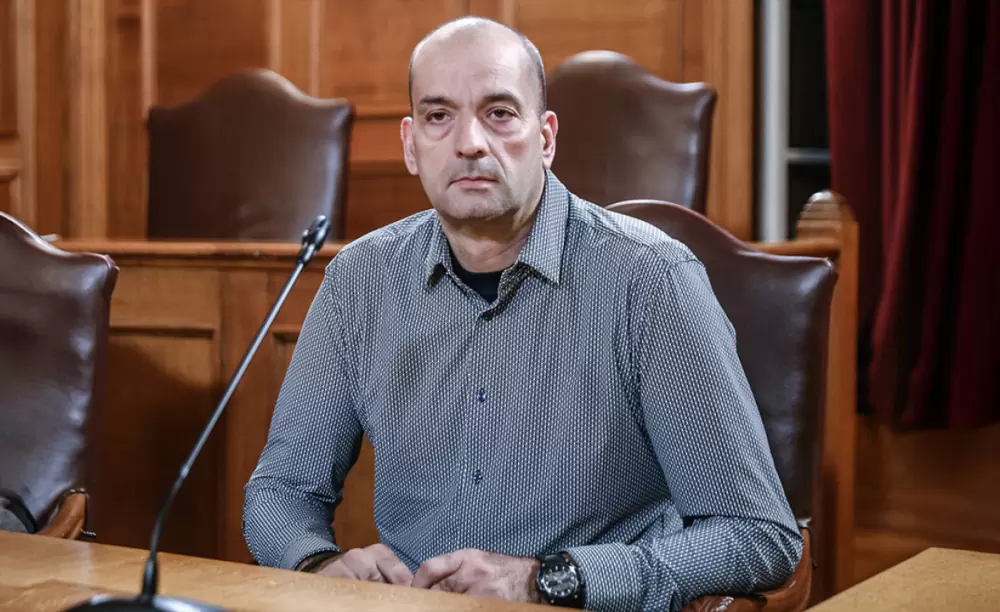 Χ. Μαγειρίας στη Βουλή: «Με λεφτά που μου δώρισε η μάνα μου αγόρασα τη Ferrari»