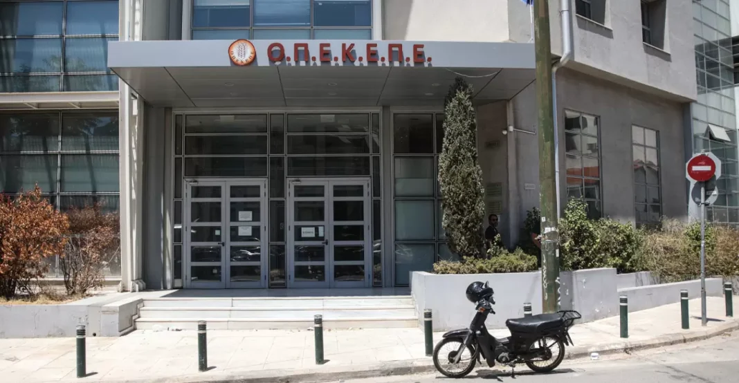 Τρία πορίσματα για τον ΟΠΕΚΕΠΕ: Καμία ποινική ευθύνη λέει η ΝΔ – Να διερευνηθούν Βορίδης και Αυγενάκης ζητά η αντιπολίτευση