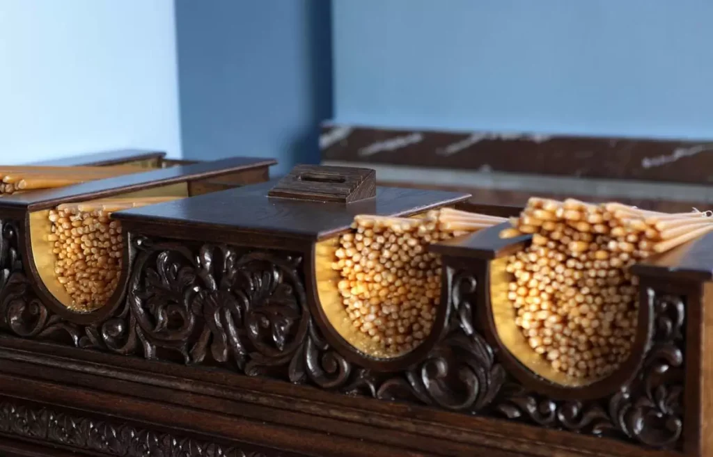 Άδειαζε παγκάρι και συνελήφθη 22χρονος