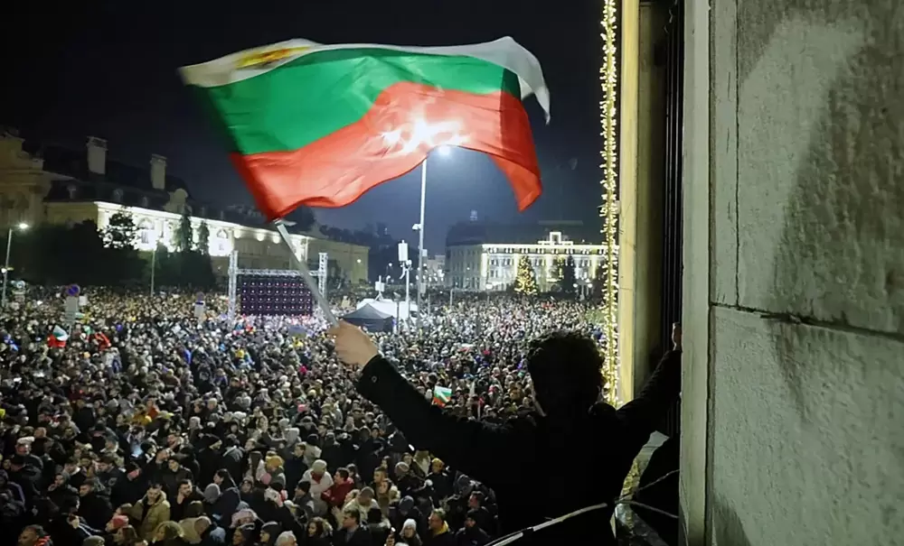 Βουλγαρία: Παραιτήθηκε η κυβέρνηση υπό το βάρος μαζικών αντικυβερνητικών διαδηλώσεων