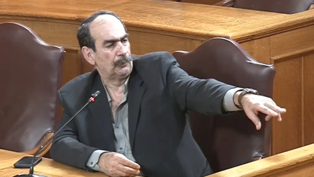 Ως ύποπτος για απείθεια καλείται ο Γ. Ξυλούρης για την απουσία του στην Εξεταστική την πρώτη φορά – Προκαταρκτική εξέταση για την στάση του