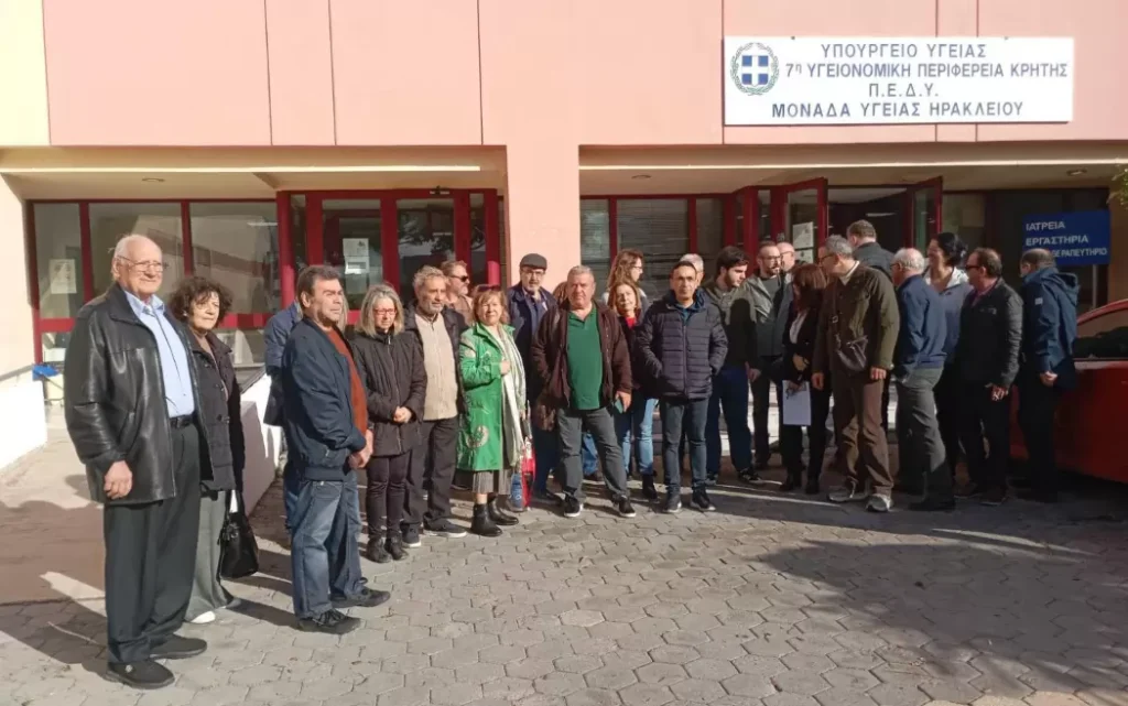 Διαμαρτυρία υγειονομικών και ασθενών στην 7η ΥΠΕ Κρήτης για τα «εντέλλεσθε» και την υποστελέχωση του ΠΑΓΝΗ