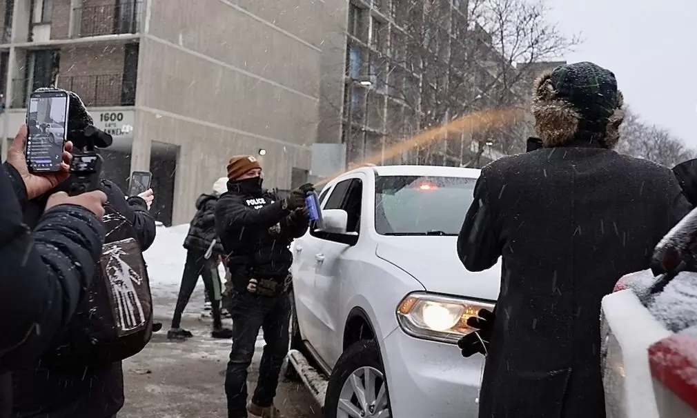 «Βράζει» η Μινεάπολη για τον εν ψυχρώ πυροβολισμό 37χρονης μητέρας από πράκτορες της ICE