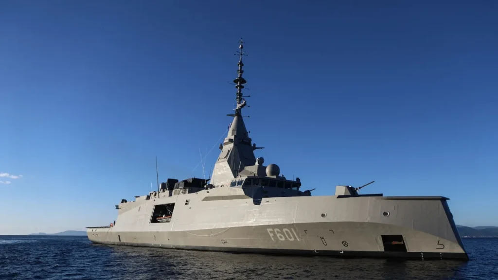 Live: Η φρεγάτα Κίμων πλέει σε ελληνικά ύδατα