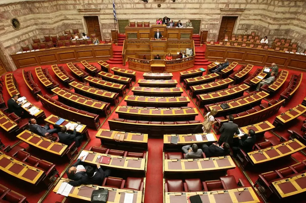 Ηχηρό «ναι» των αποδήμων σε επιστολική ψήφο και τριεδρική περιφέρεια