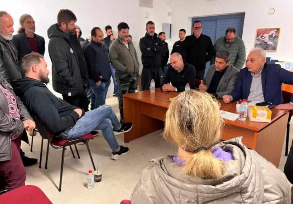 Βιάννος: Συνάντηση Αυγενάκη, δημάρχου και επαγγελματιών για την προστασία των ακτογραμμών και τα πρωτόκολλα κατεδάφισης