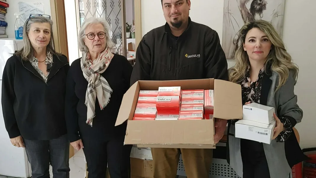 Προσφορά φαρμάκων από το Κοινωνικό Φαρμακείο του Δήμου Ηρακλείου στον Παγκρήτιο Σύλλογο Ουκρανών «ΛΕΛΕΚΙ»