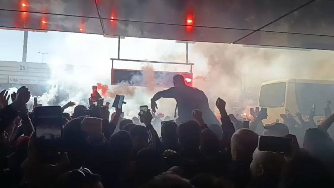 Αποθέωση για την αποστολή του ΟΦΗ στο αεροδρόμιο