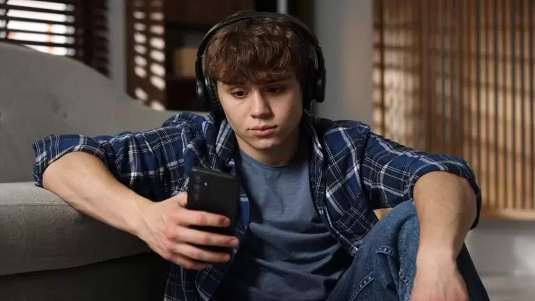 Μπλόκο στα social media για ανηλίκους: Καθολικός αποκλεισμός έως 15 ετών – Τι αλλάζει για τους εφήβους