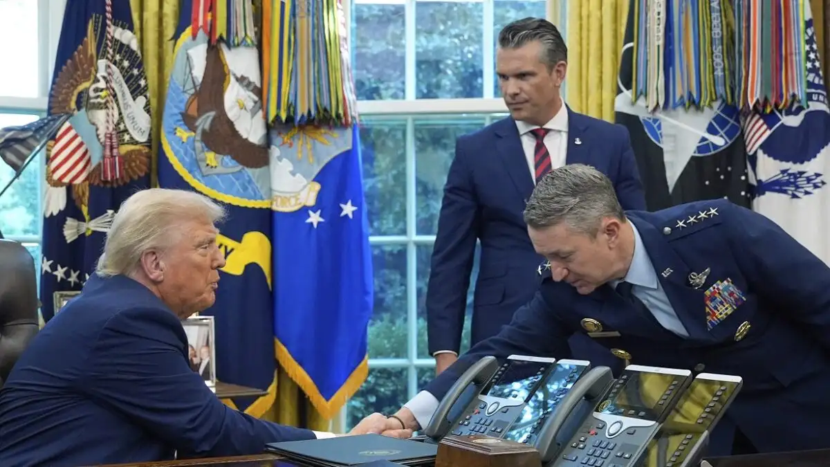 Ο αρχηγός των αμερικανικών ενόπλων δυνάμεων προειδοποίησε τον Τραμπ για τους κινδύνους ενός πολέμου με το Ιράν