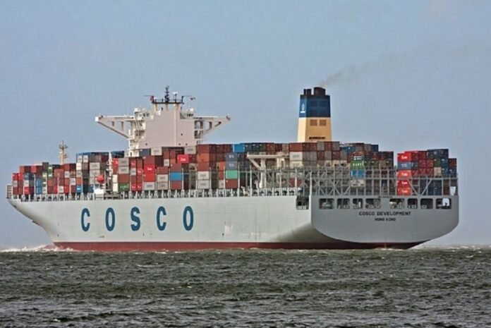 Στενά του Χορμούζ: Η Κινεζική Cosco Μεταφέρει τα Πλοία σε Ασφαλή Ύδατα