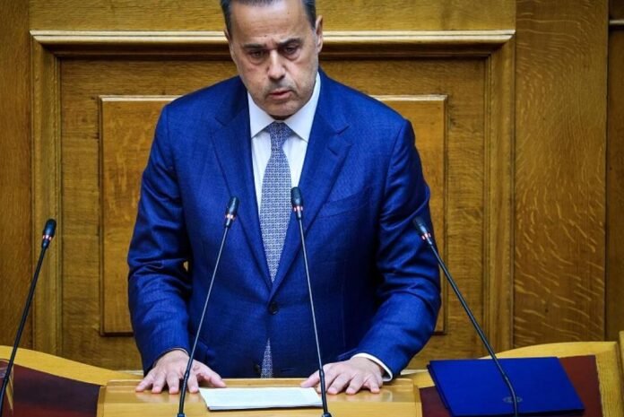 papastavrou ellinoamerikaniki sinantisi
