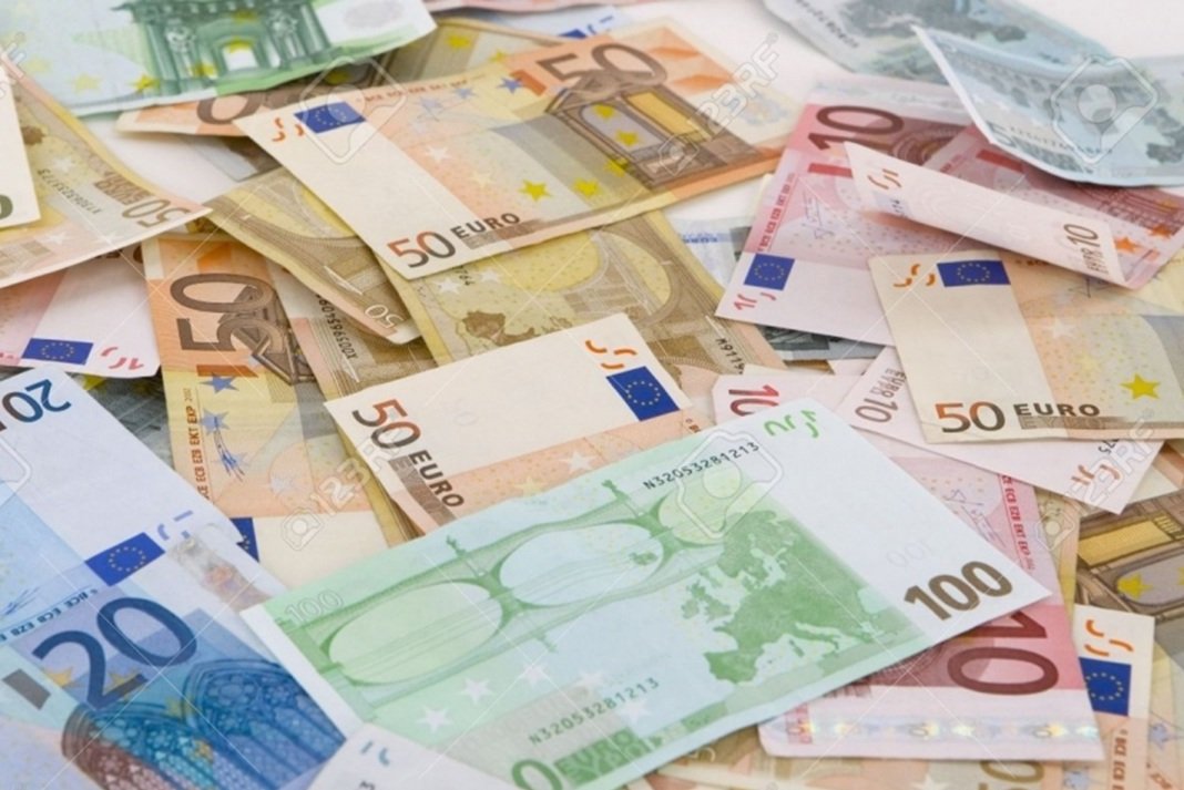 prooptikes elliniki oikonomia