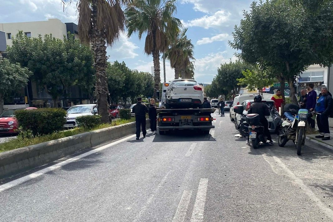 trakarismeno amaksi knossou