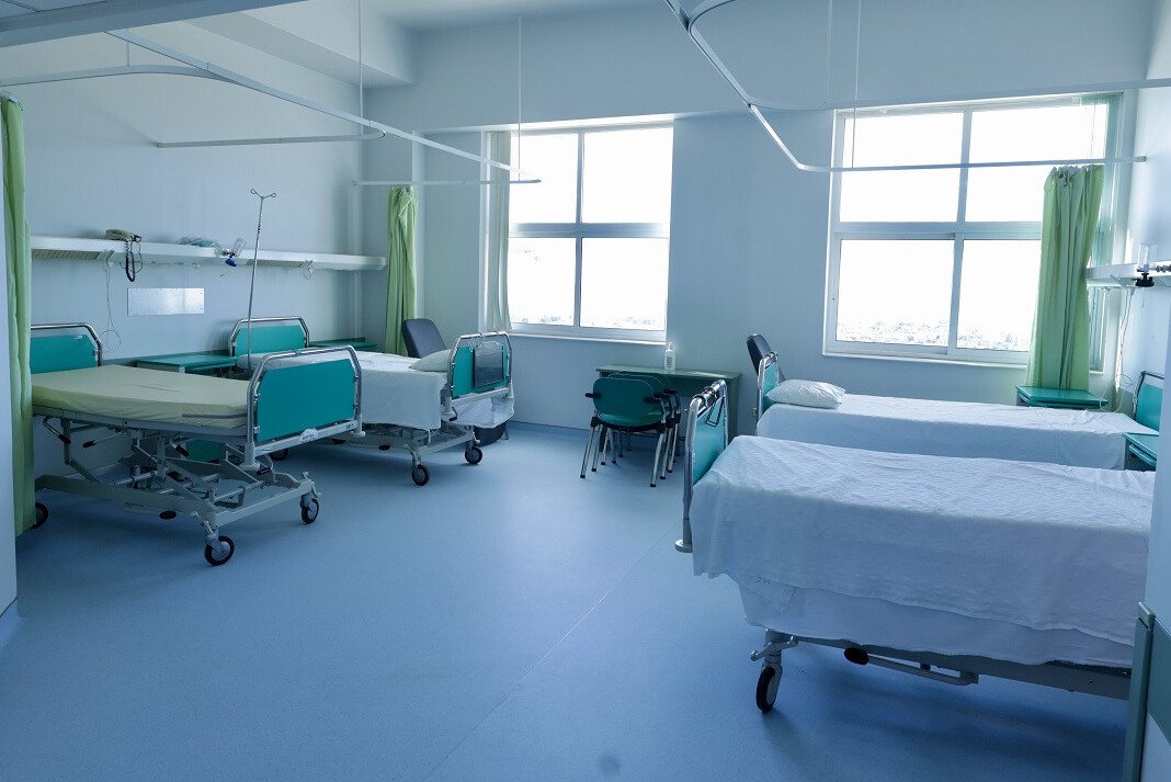 aithousa nosokomeio esy