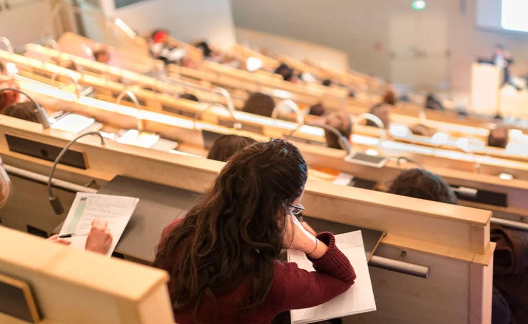 ellada panepistimia ptyxio