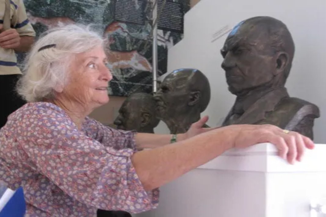 Έφυγε από τη ζωή η σπουδαία γλύπτρια Ασπασία Παπαδοπεράκη