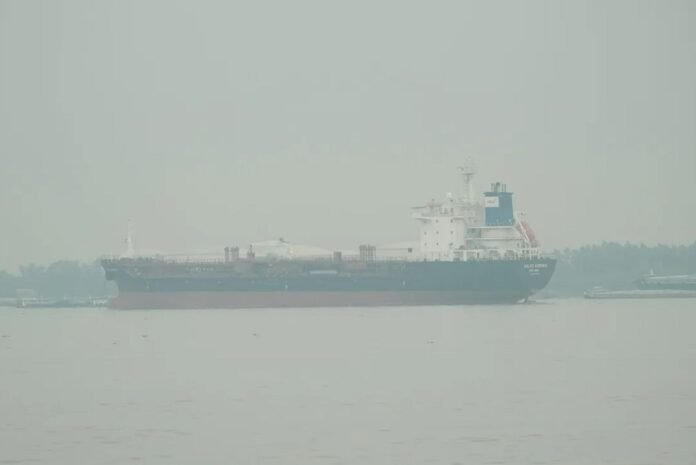 ploio mauri thalassa