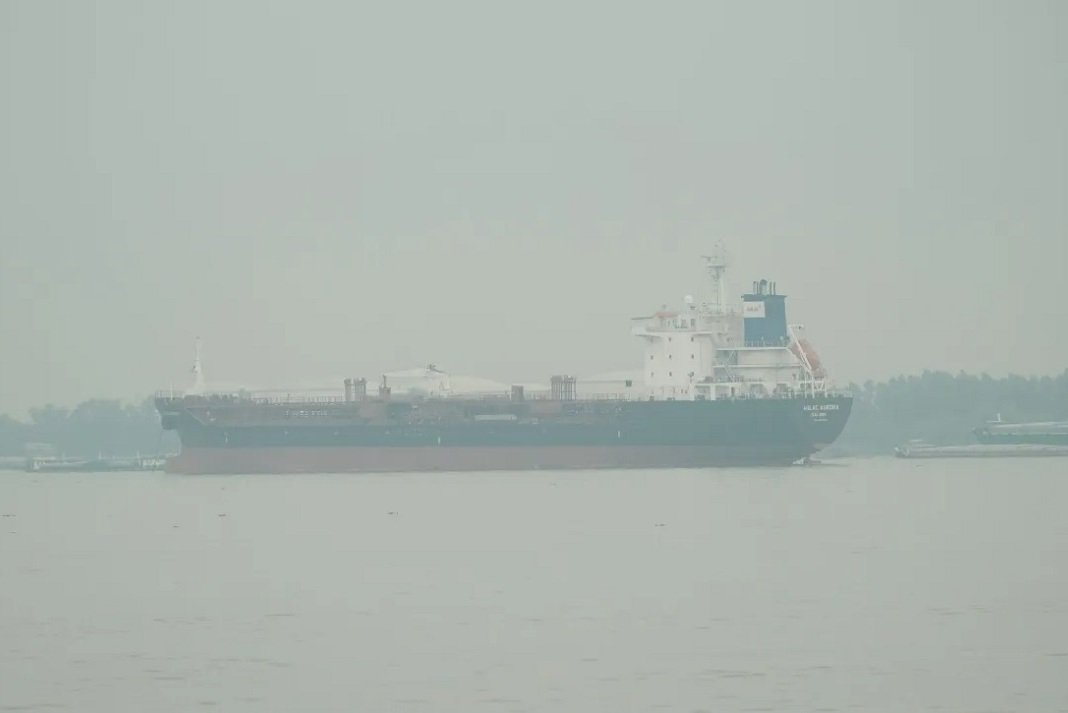 ploio mauri thalassa