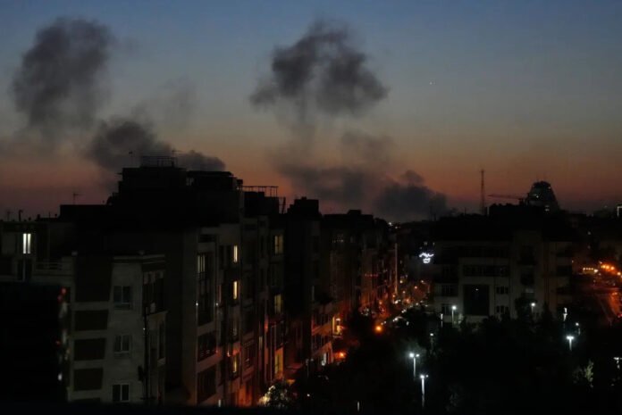 Αναστολή των εχθροπραξιών μεταξύ Ιράν και Ισραήλ – Αμοιβαίες προειδοποιήσεις για αντίποινα